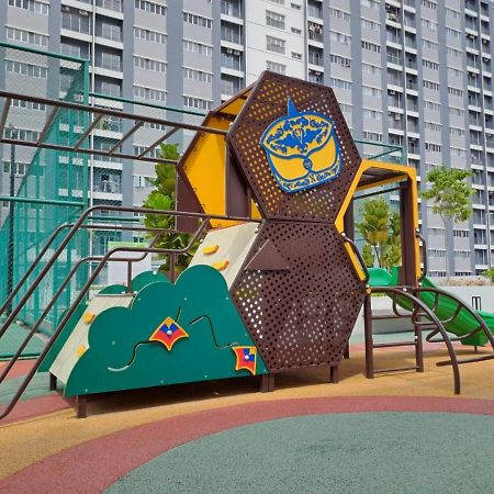Impiana Homestay Near Putrajaya, Cyberjaya, Musliem Only,Wifi,Netflix Kampung Dengkil Exterior photo