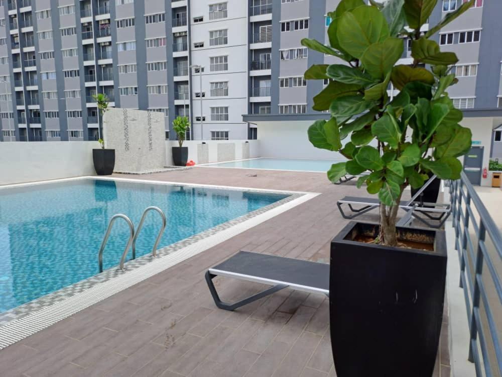Impiana Homestay Near Putrajaya, Cyberjaya, Musliem Only,Wifi,Netflix Kampung Dengkil Exterior photo
